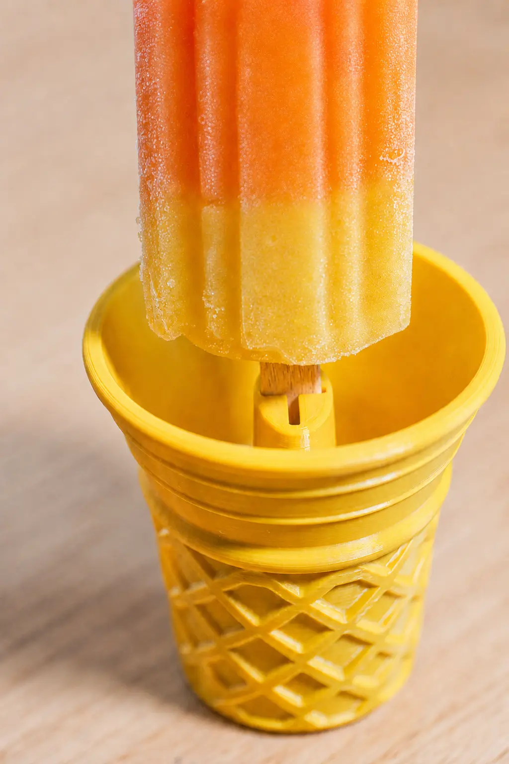 Close view of the drip-catching rim